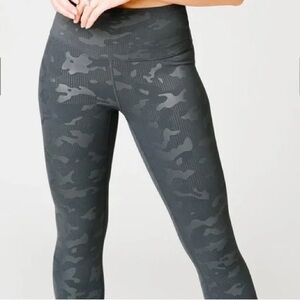 Zyia grey camo 7/8 leggings